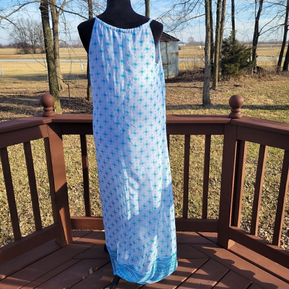 Old Navy White Blue Sleeveless Split V-Neck Geometric Print Shift Dress Size S